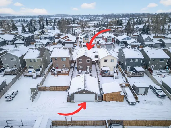 62 W Mackenzie Way, Carstairs, AB T0M 0N0