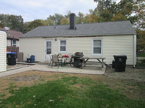 2nd image of 1518 N Linden St