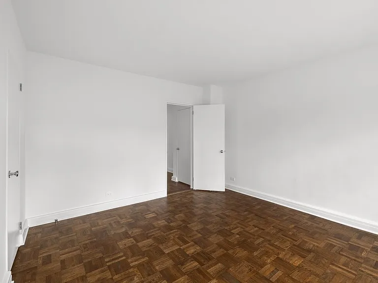 215 E 68th St #3L — Photo 11