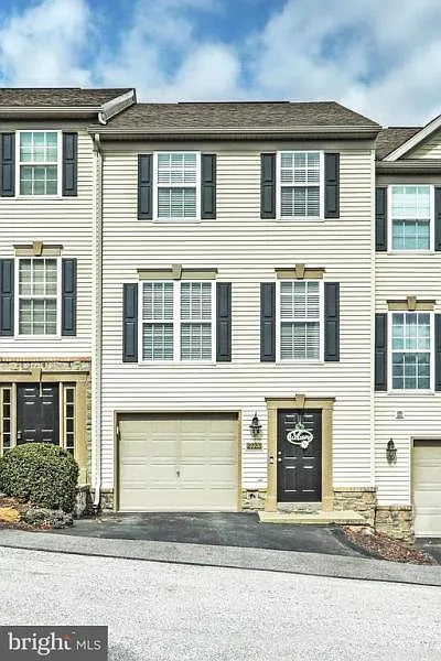 2 bed, 2.5 bath, 1750 sqft, $1,995 — Photo 1