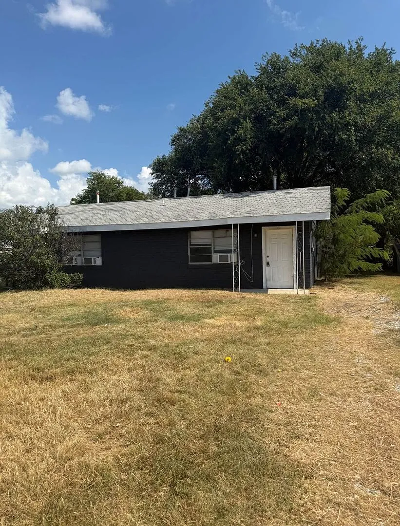 203 W Dove Lane — Photo 2