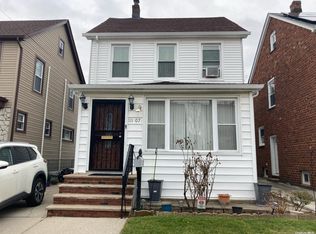 11107 203rd St, Saint Albans, NY 11412