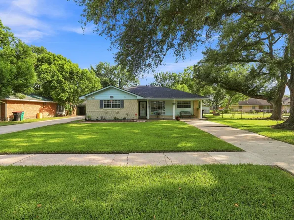 1705 Chilton Dr, Baytown, TX 77520