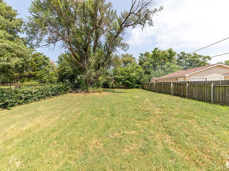 1848 N Green St — Photo 17