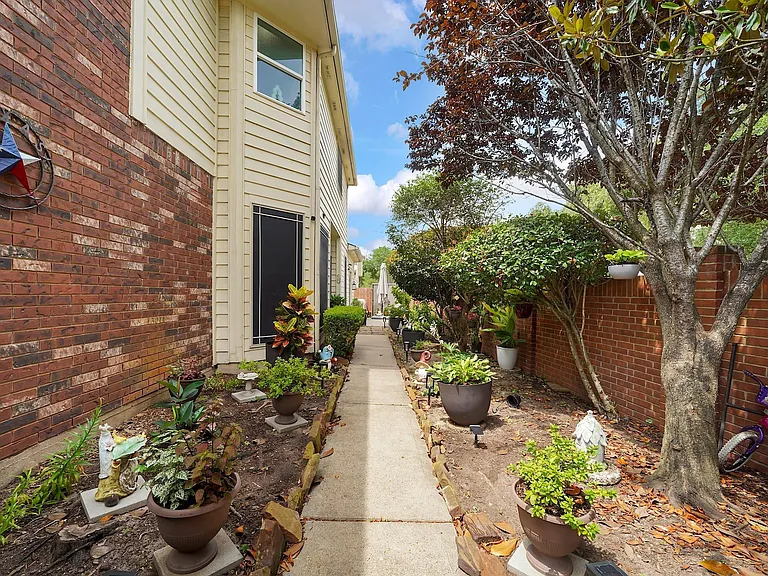 14402 Westbury Ct — Photo 28