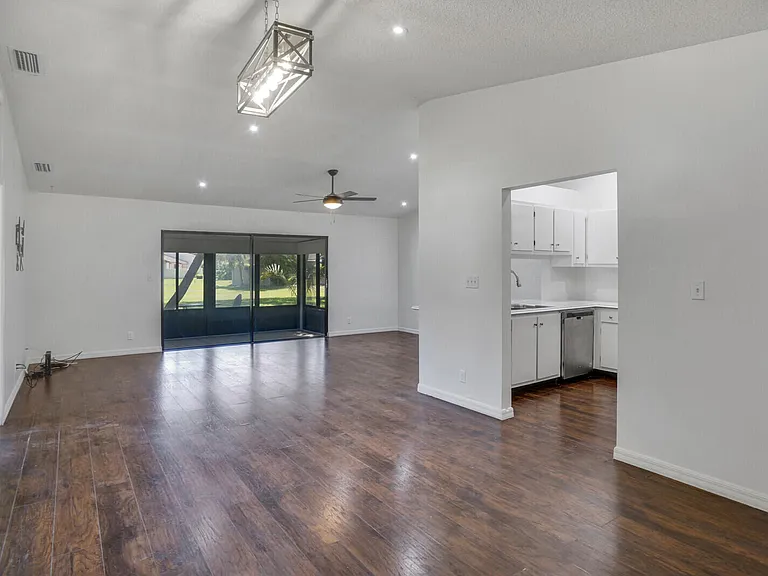 30 Kensington Ln — Photo 4