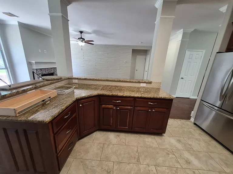 712 Moss Wood — Photo 17