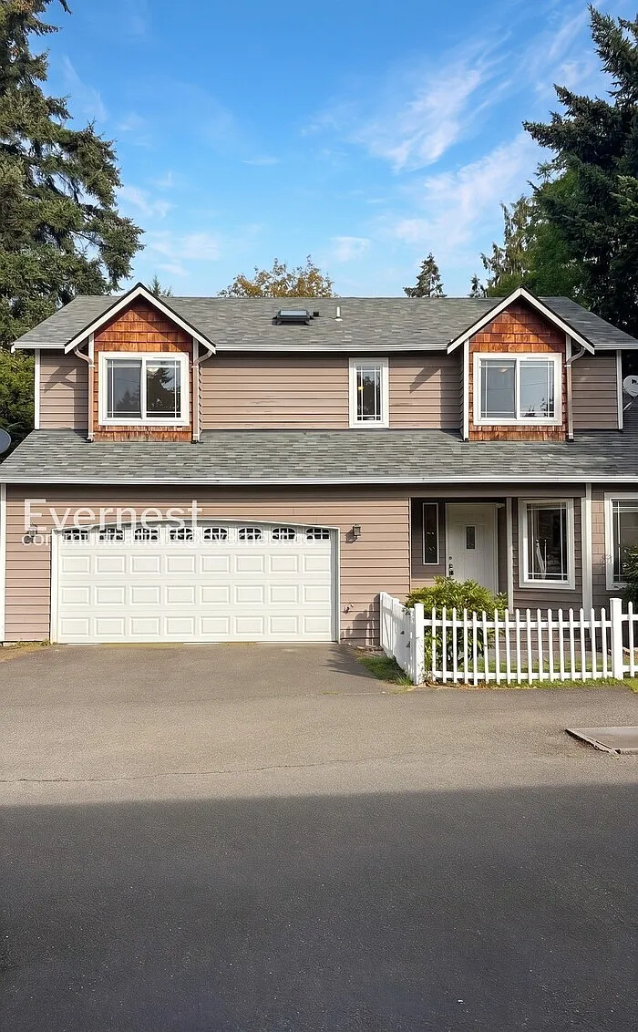 4 bed, 2.5 bath, 2110 sqft, $3,750 — Photo 1