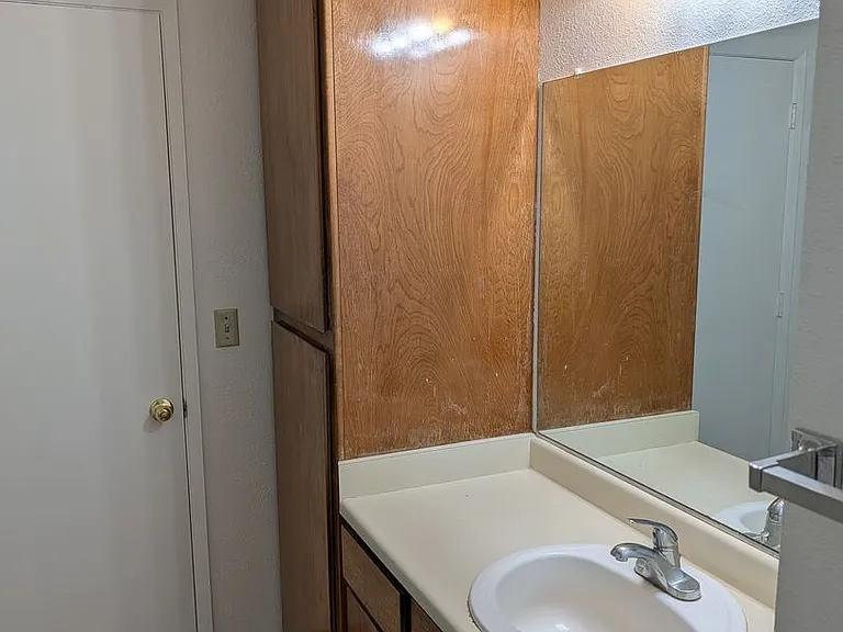 2333 Ferry St — Photo 7