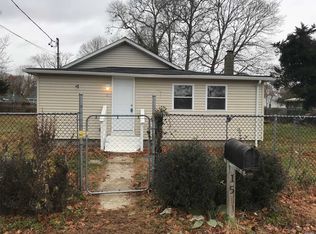 15 Sayville Rd, Mastic Beach, NY 11951