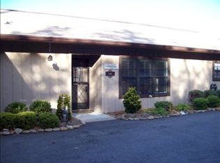 346-B Ridgecrest Villas Dr, Franklin, NC 28734