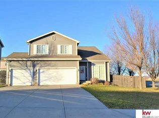 1502 Old Gaelic St, Bellevue, NE 68123