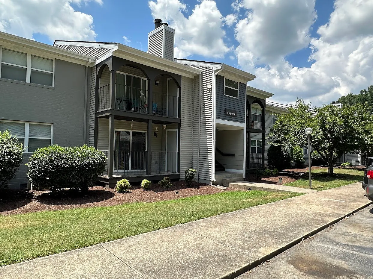 The Summit Apartments — Photo 2