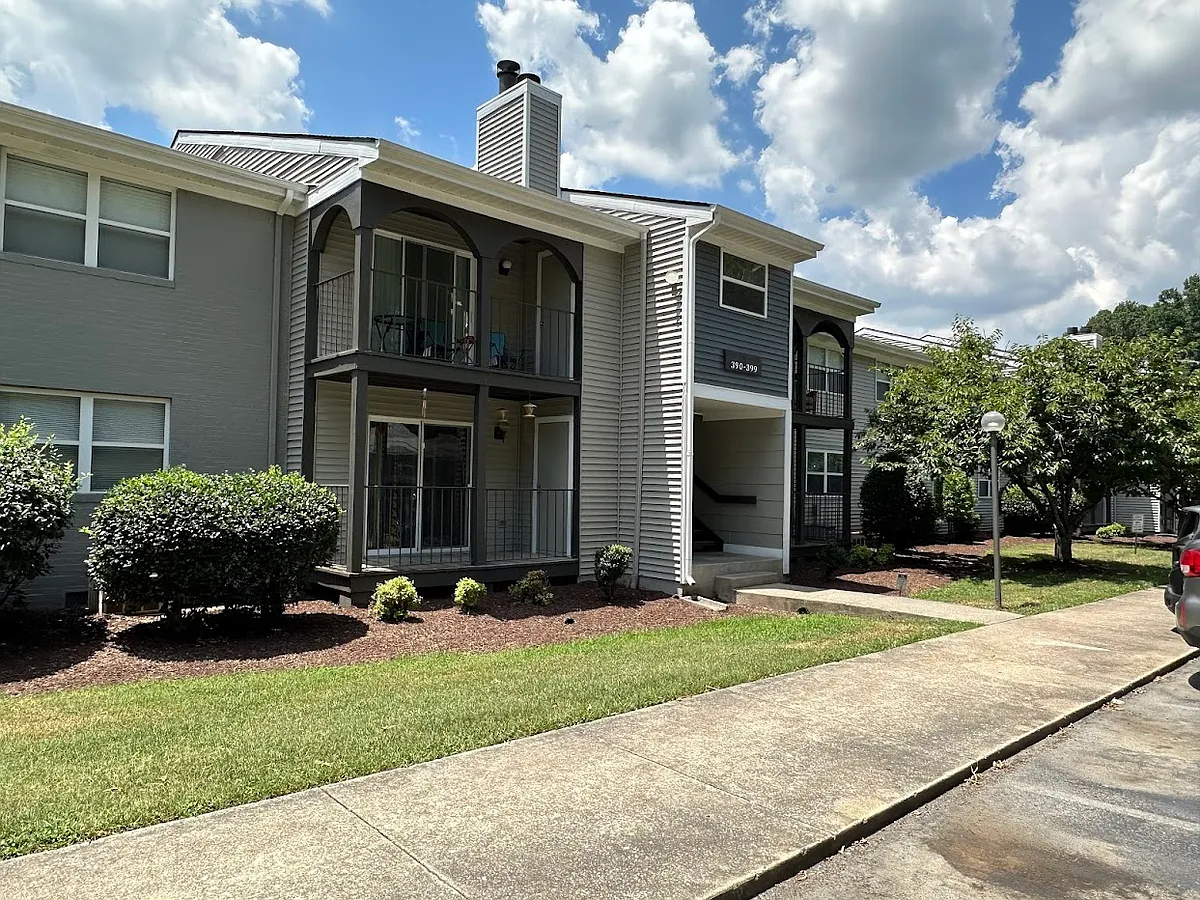 Building Photo - The Summit Apartments