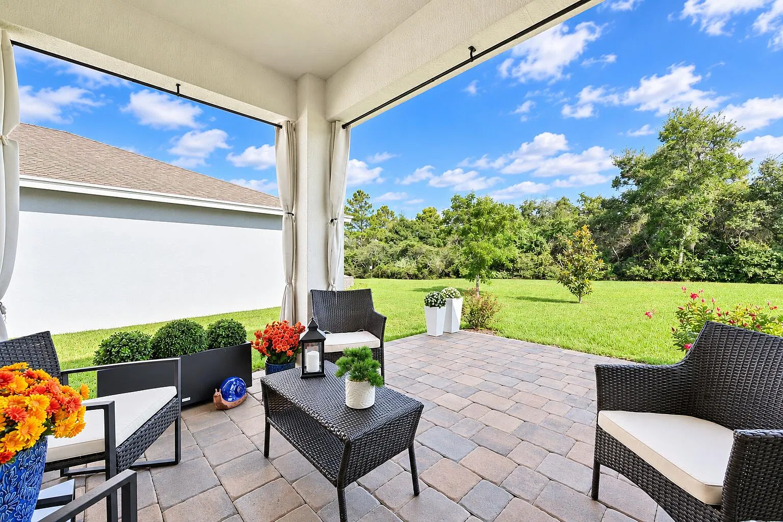 3 bed, 2.0 bath, 1656 sqft, $3,650 — Photo 2