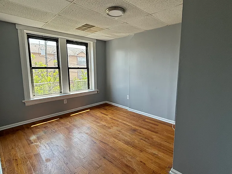 84 2nd St #2 — Photo 5
