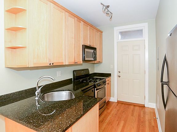 2nd image of 4810 1/2 N Paulina St #3