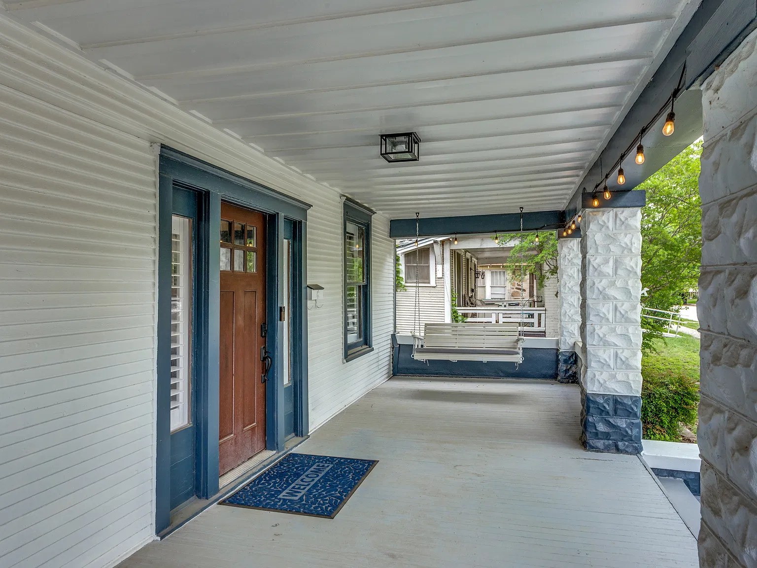 4 bed, 2160 sqft, $3,200 — Photo 2