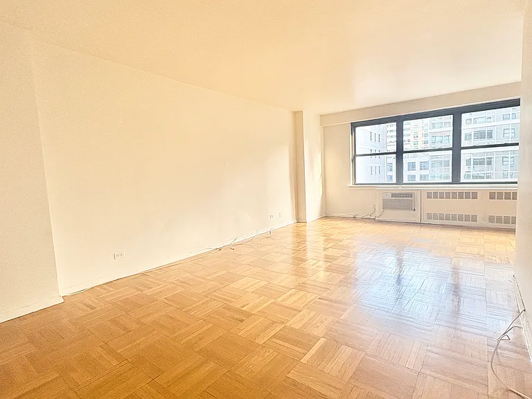 399 E 72nd St #12C — Photo 8