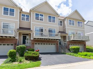 392 Hickory Ln, South Elgin, IL 60177