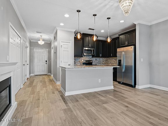 5th image of 401 SOUTHWOOD Way #16B