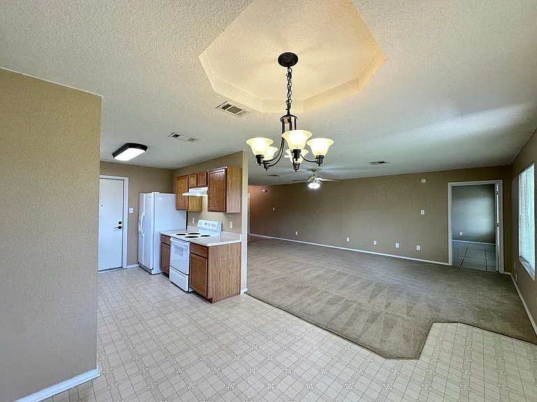 4404 Waterside Dr — Photo 8