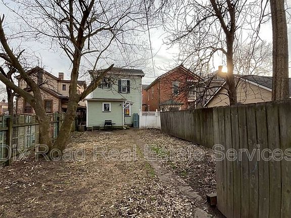 5th image of 808 Campbell Ave Floor 1