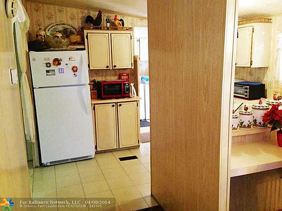 3rd image of 3007 SW 52nd St