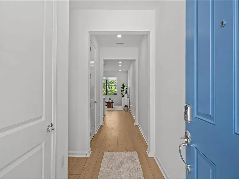 276 SW Sally Way — Photo 5