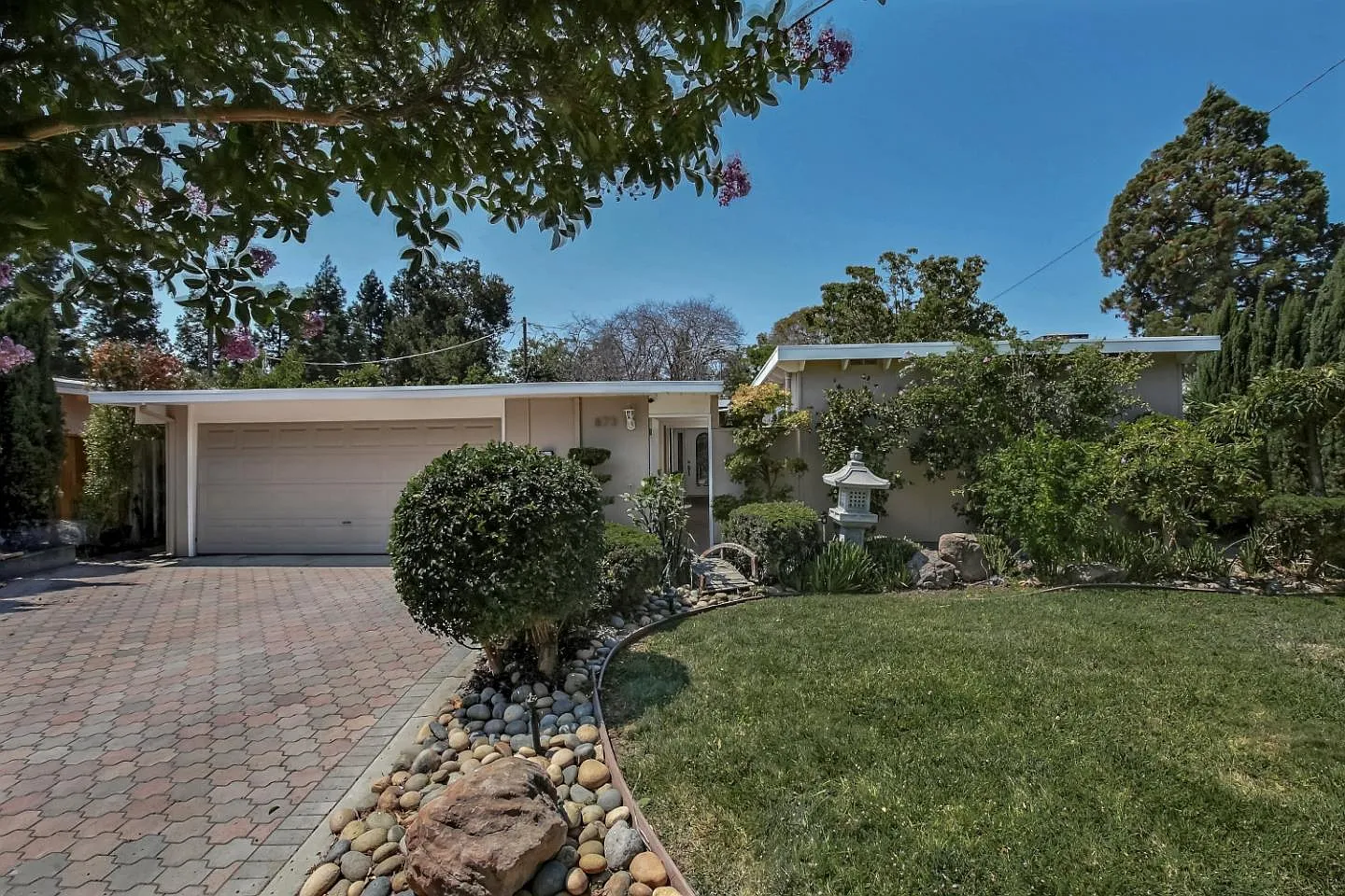 873 Hyde Ave photo 1