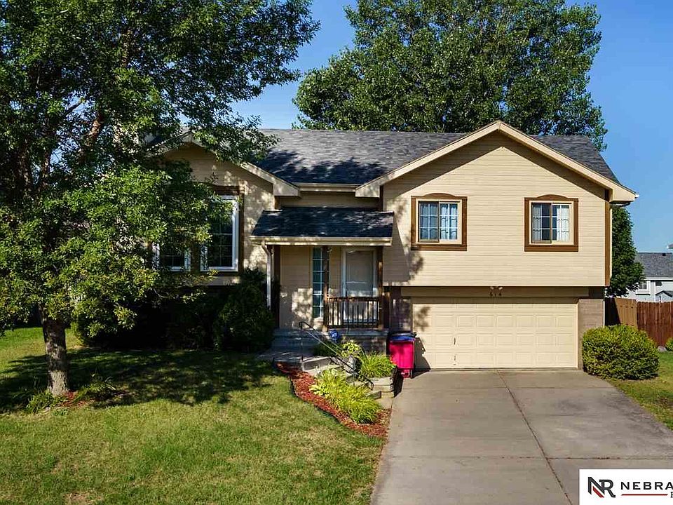 1st image of 614 Diamond Ln
