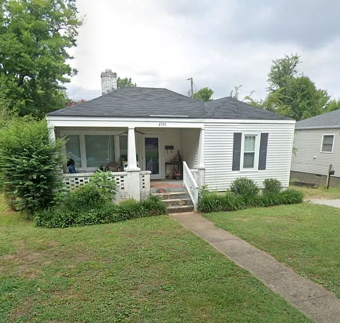 2735 Thornton Cir SW