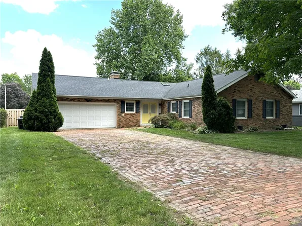 56 Country Club Dr, Danville, IL 61832