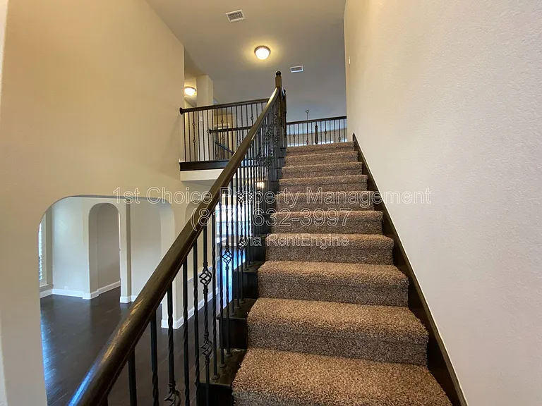 927 Bentley Dr — Photo 23