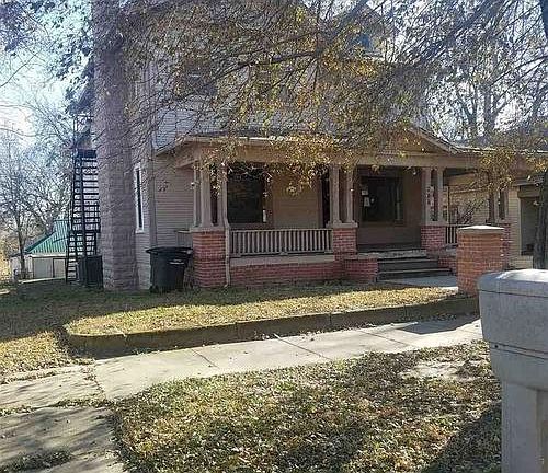 2nd image of 226 N C St