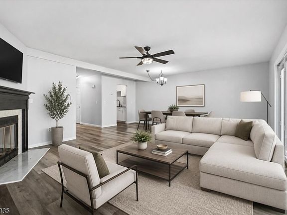 5th image of 17 Heritage Ln