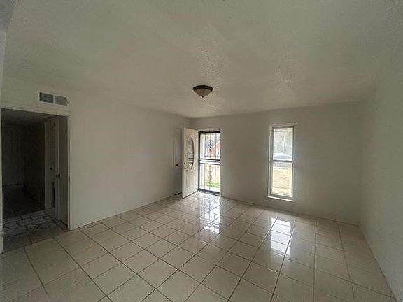 3rd image of 2777 Gruber Dr
