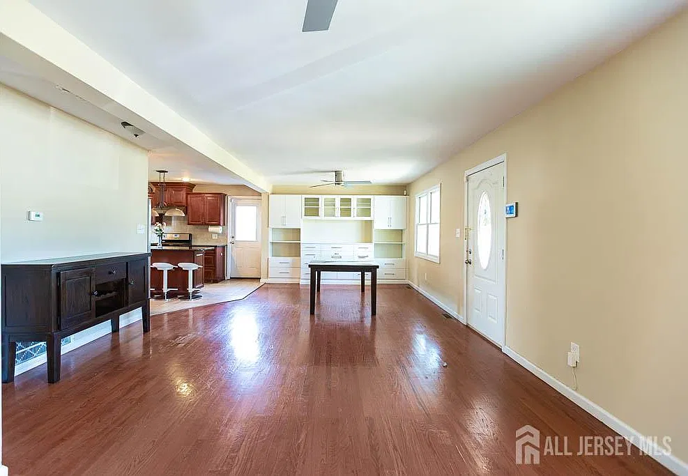 4 bed, 2.5 bath, $4,200 — Photo 2