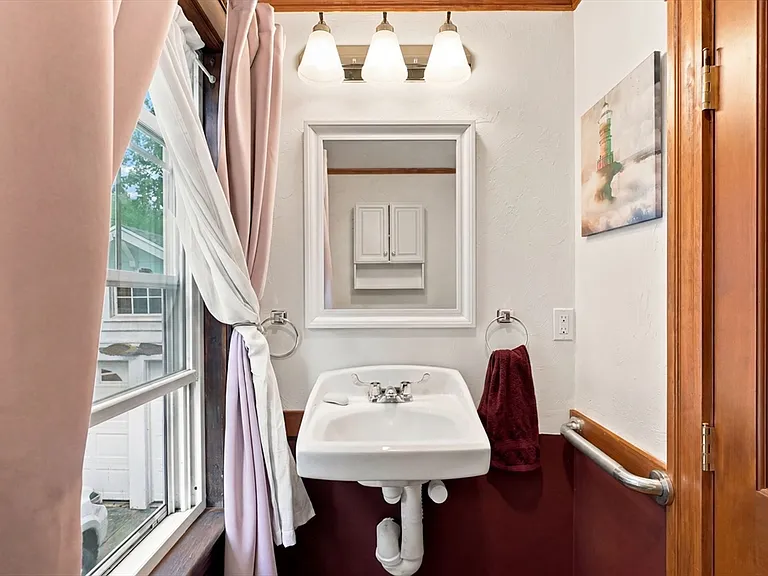 42 Norway Park — Photo 6