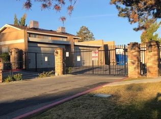2821 W Avenue J4, Lancaster, CA 93536