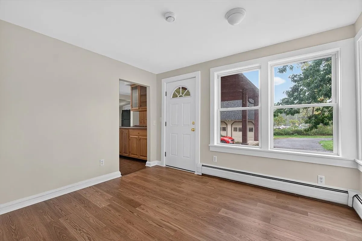 3 bed, 1687 sqft, $2,195 — Photo 2