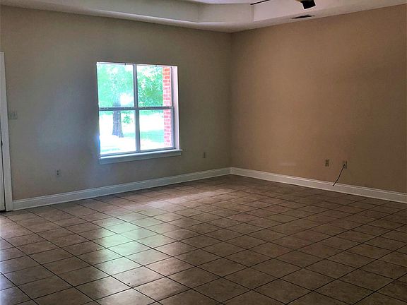 5th image of 1040 Gage Dr