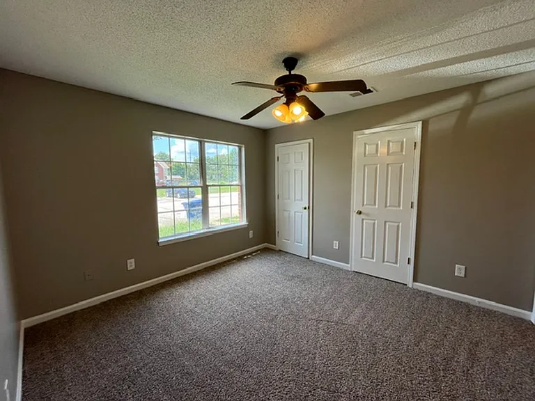 7210 Santa Fe Loop — Photo 2
