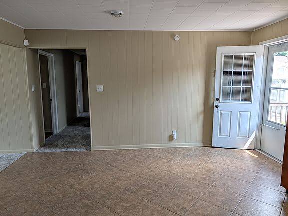 4th image of 325 N 2nd Ave