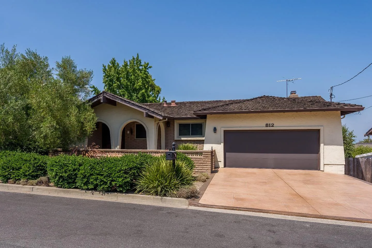 812 Mohican Way photo 1