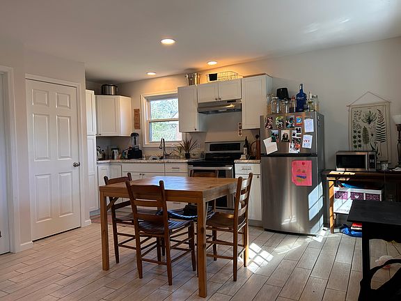 4th image of 513 9th Ave W #B