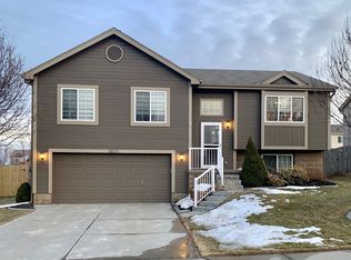 18031 Sunridge St, Omaha, NE 68136