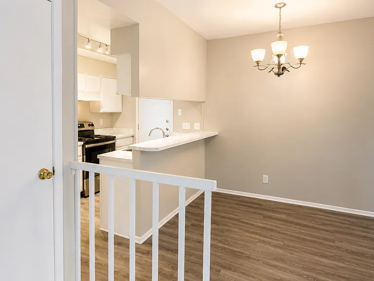 Woodbridge Townhomes — Photo 15