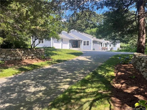 8 Wellington Way, Hebron, CT 06231
