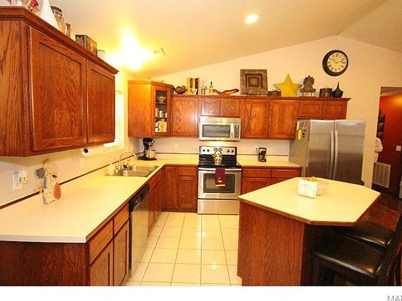 2nd image of 8 Dogwood Ct